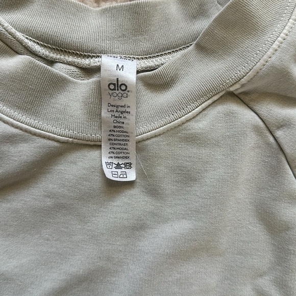 ALO Double Take Crewneck Cropped Shirt - Picture 2 of 9